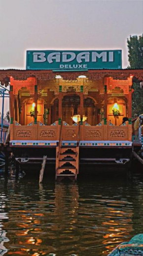 Houseboat badami